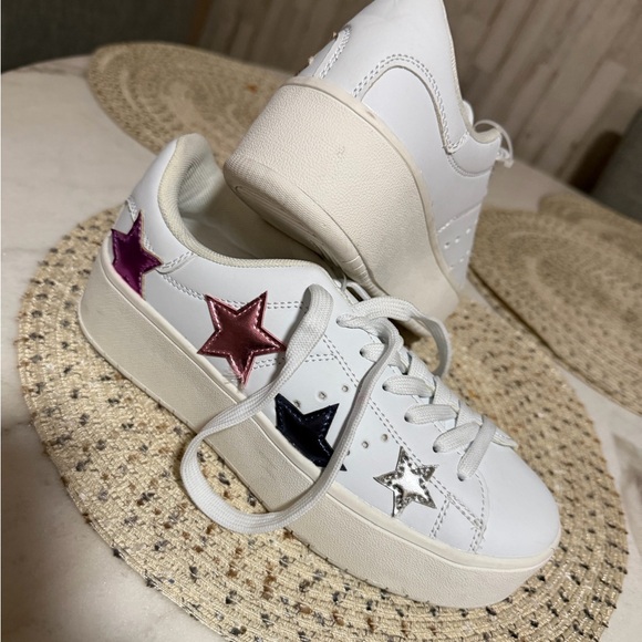 J Adams  8.5 White Multi-Star Sneakers - Picture 4 of 6